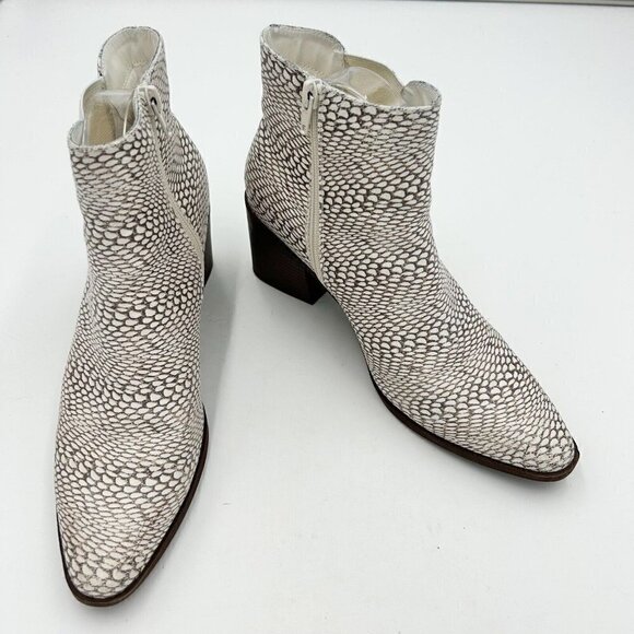 The Limited Kiki Chelsea Booties White Brown Snakeskin Look Size 8.5M - Picture 1 of 7